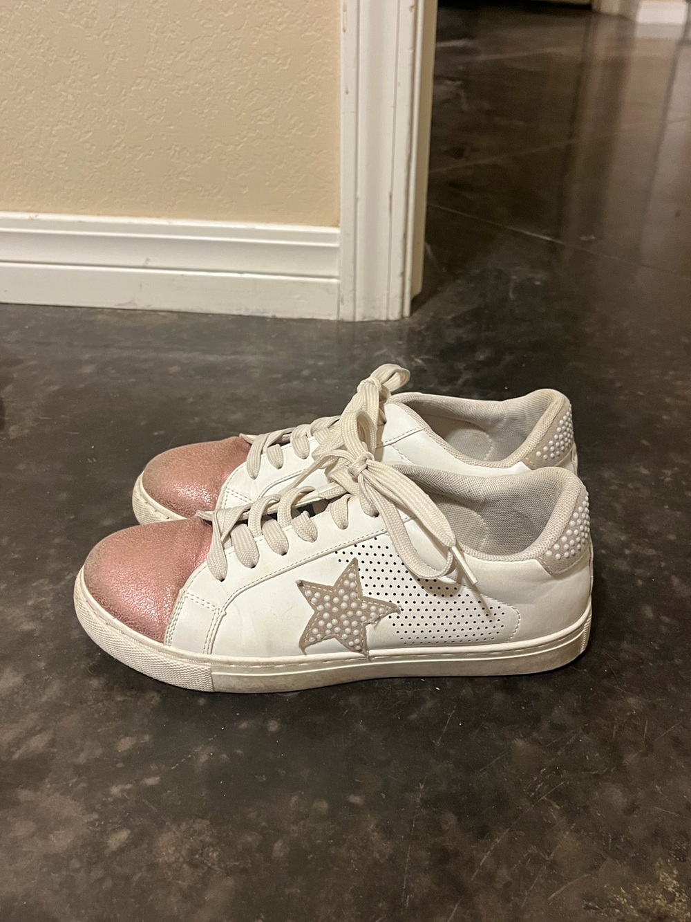 Outwoods Women’s Sneakers